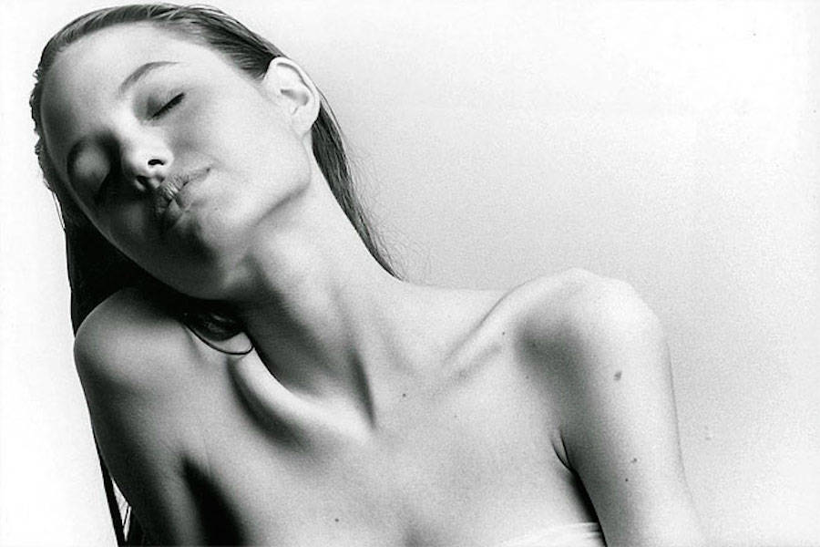jolieyoungangelinajolie-13-900x600