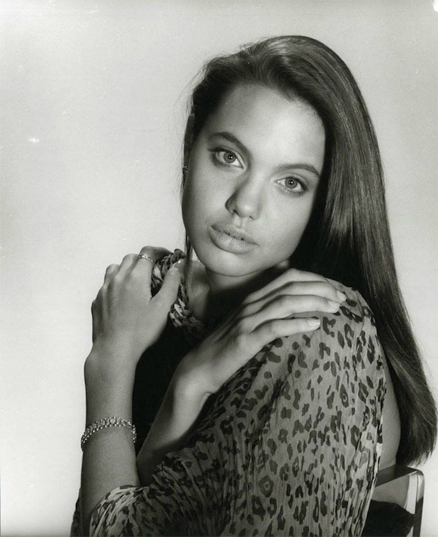 jolieyoungangelinajolie-14-900x1102