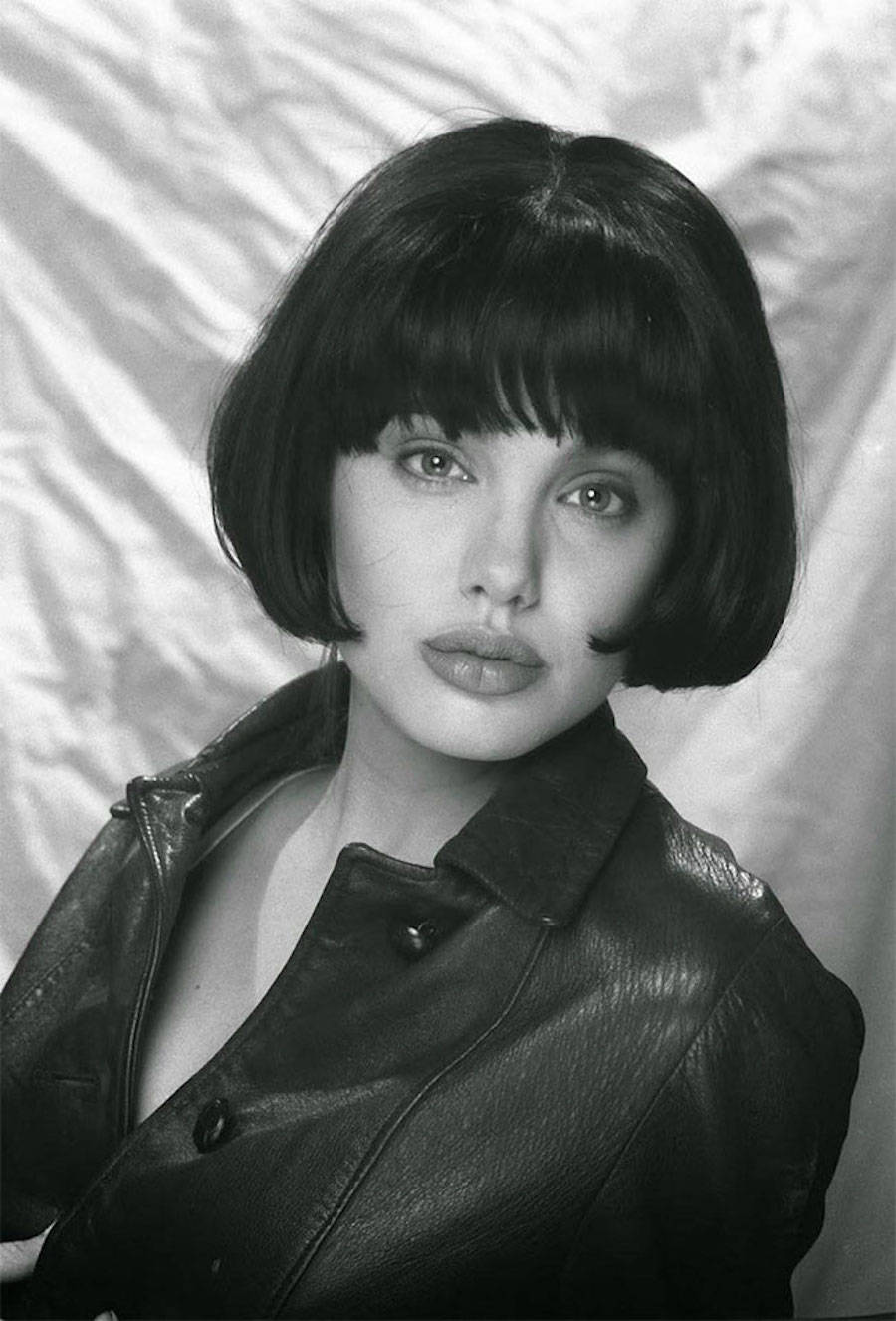 jolieyoungangelinajolie-16-900x1326