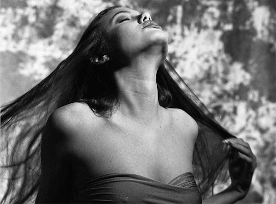 jolieyoungangelinajolie-24-900x667
