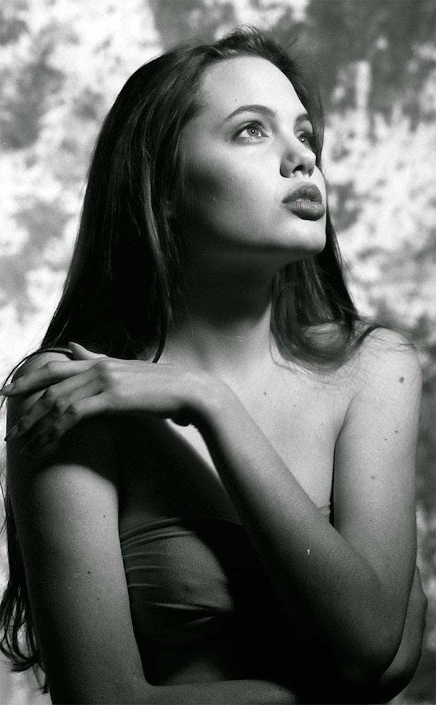 jolieyoungangelinajolie-25-900x1455