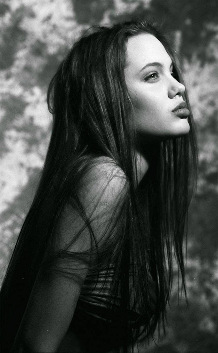 jolieyoungangelinajolie-28-900x1455
