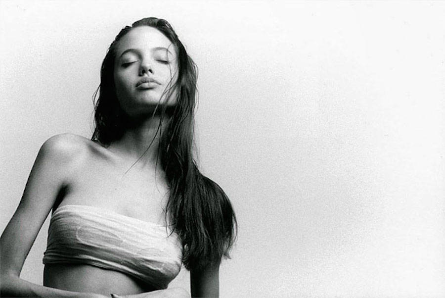 jolieyoungangelinajolie-3-900x602