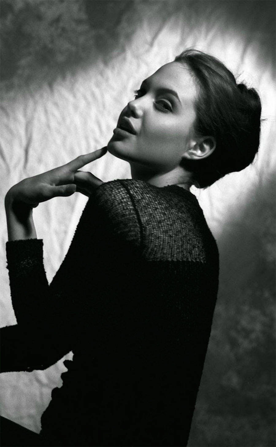 jolieyoungangelinajolie-4-900x1455