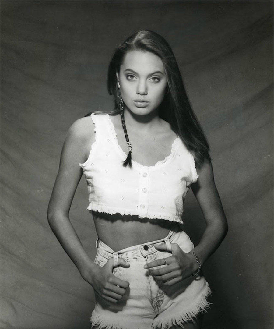 jolieyoungangelinajolie-5-900x1080