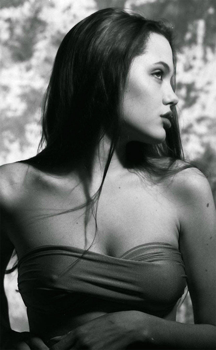 jolieyoungangelinajolie-8-900x1455