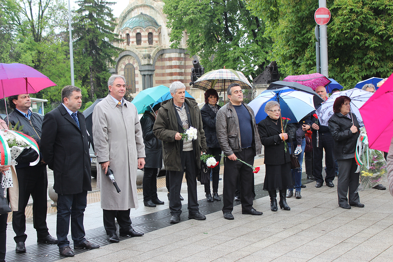 pametnik_danail_popov_pleven (1)