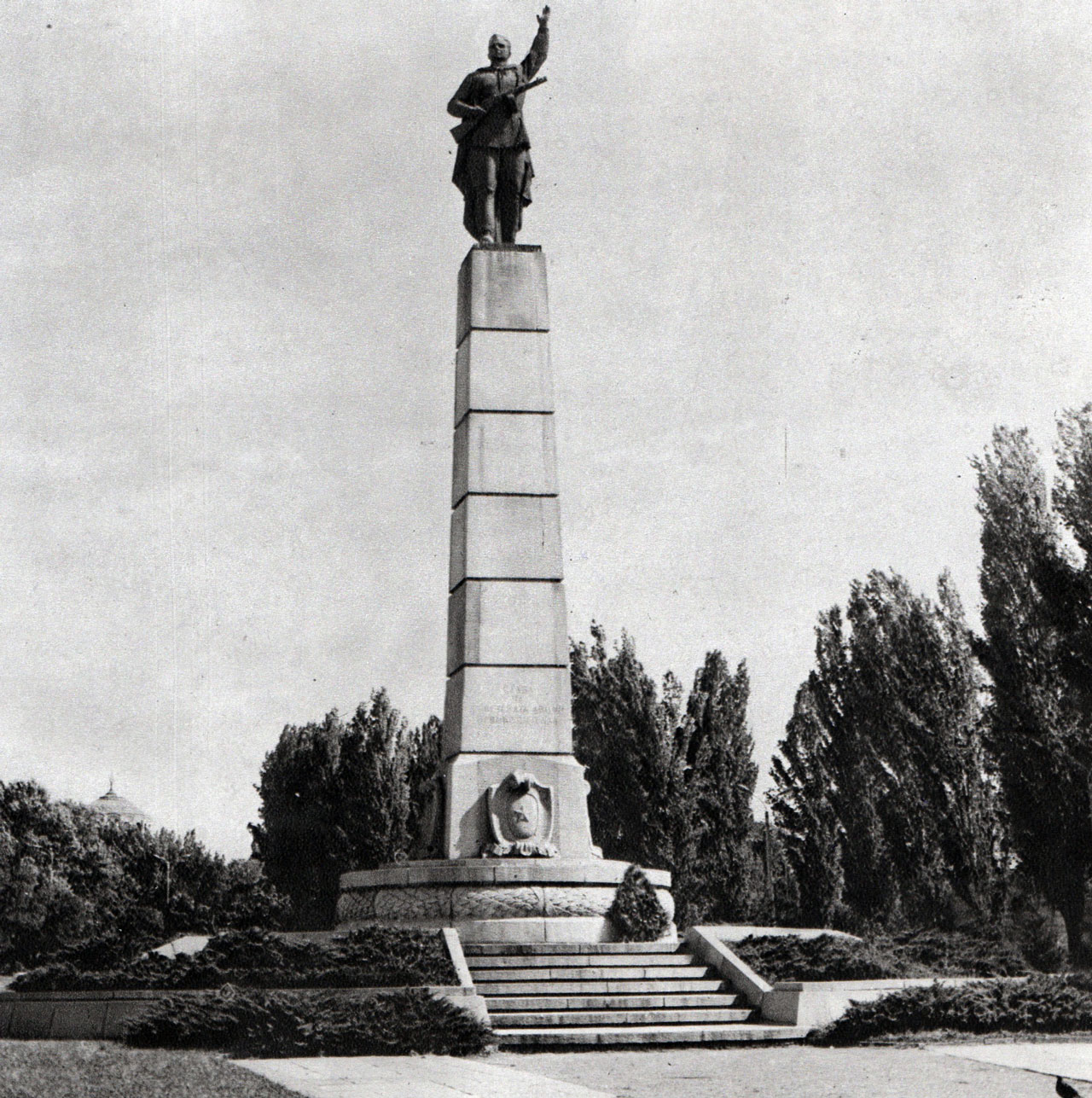 pametnik_savetska_armiya_pleven
