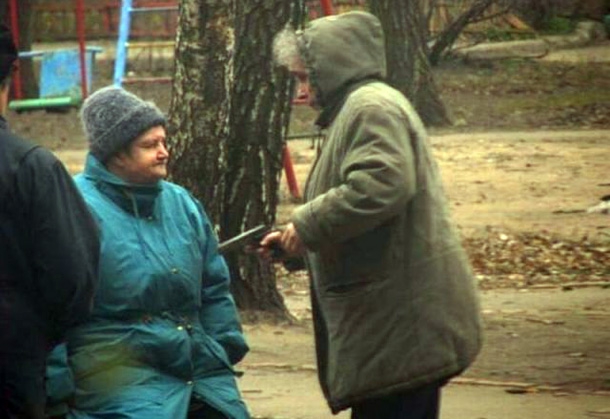 Баба с пистолет