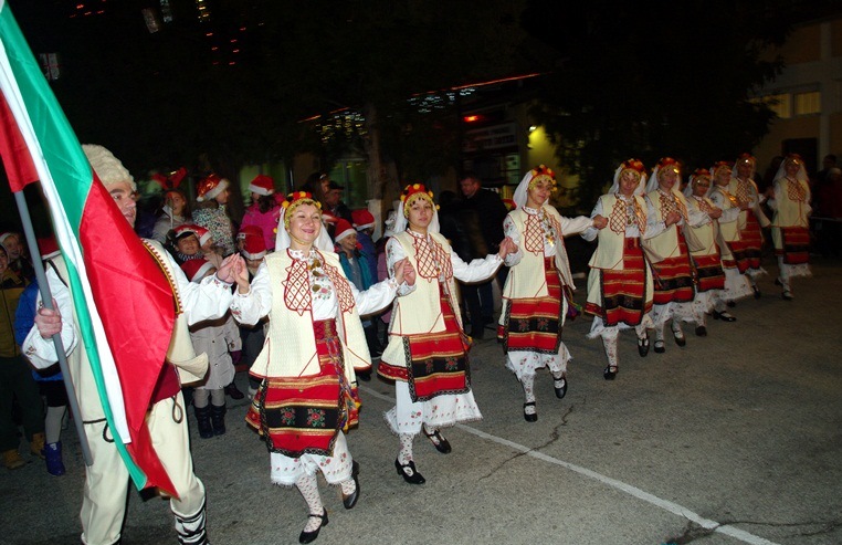 zapalvane-na-koledna-elha-hristo-botev-5