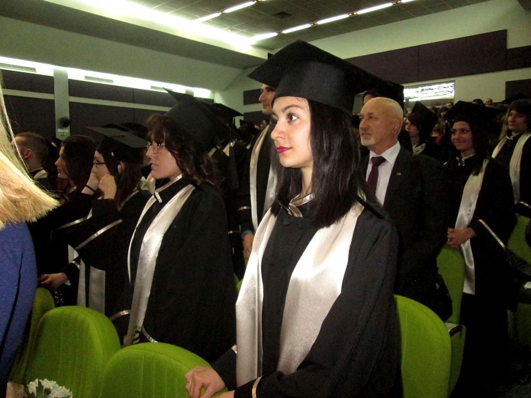 Тържествената промоция се проведе в зала „Магнум” на Втора клинична база „Проф. Марин Ганчев“.