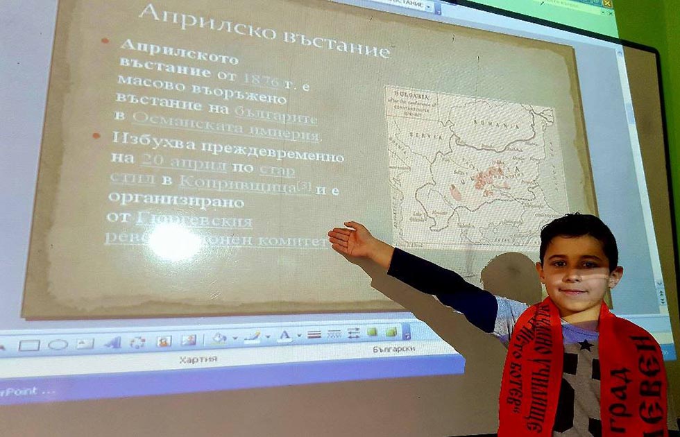 С голям интерес изгледаха документалния филм на Милка Денева „Априлското въстание“.