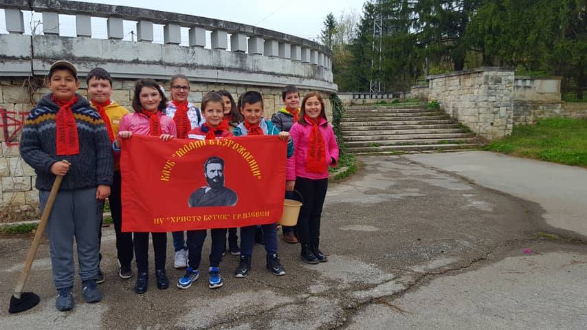 Млади възрождеци залесяват парк Кайлъка