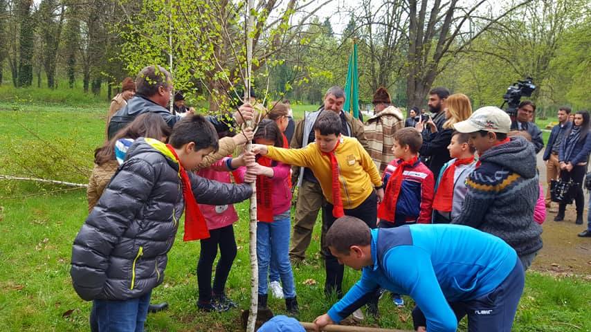 Млади възрождеци залесяват парк Кайлъка