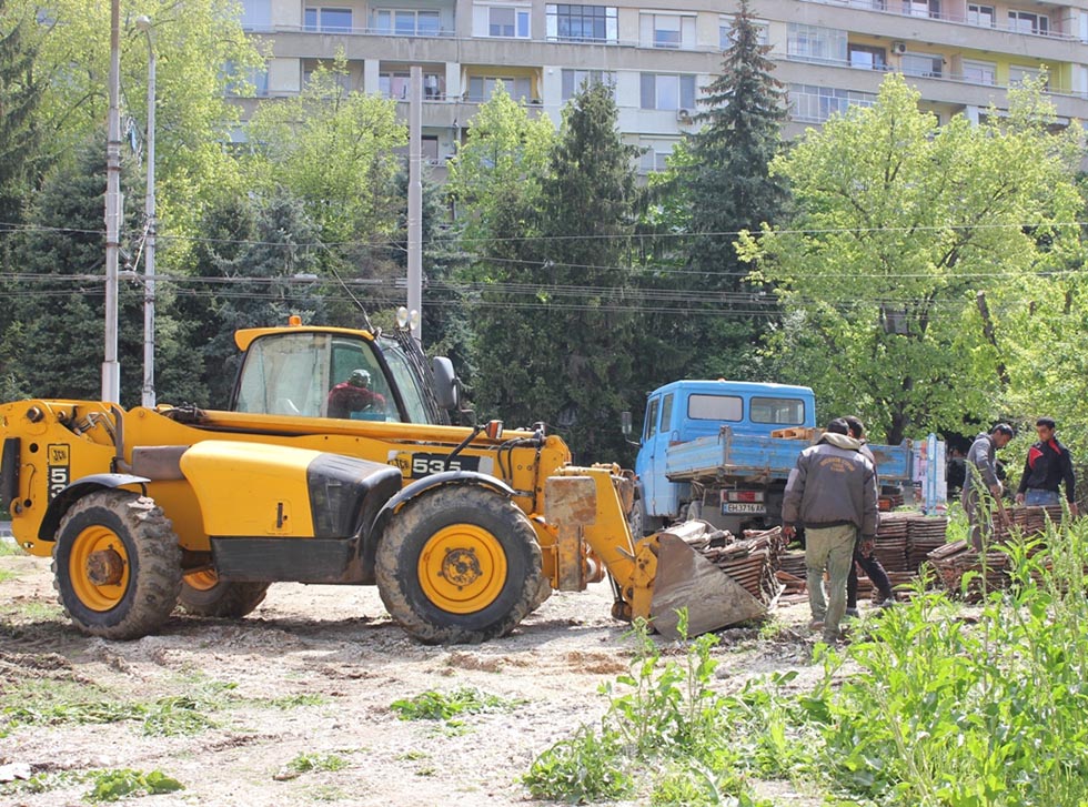 Събарят 13 освидетелствани общински сгради
