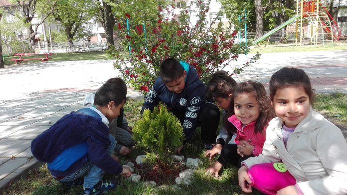 Инициативата, в рамките на Националната кампания „Хиляди дървета за децата на България” - Пролет 2017 е посветена на Седмицата на гората и Деня на Земята.