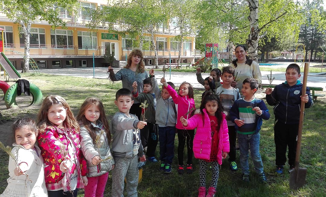 Инициативата, в рамките на Националната кампания „Хиляди дървета за децата на България” - Пролет 2017 е посветена на Седмицата на гората и Деня на Земята.