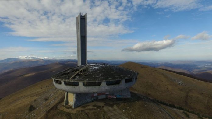 Паметника на връх Бузлужда