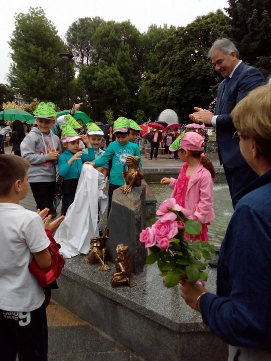 Фонтан с жабки