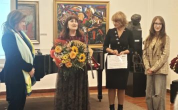 РЪКОВОДИТЕЛЯТ НА АРТ ШКОЛА „КОЛОРИТ“ МАЙЯ АНАНИЕВА Е ТАЗГОДИШНИЯТ НОСИТЕЛ НА НАГРАДАТА ПО ХУМАНИТАРИСТИКА ЗА 2025 ГОДИНА В ПЛЕВЕН