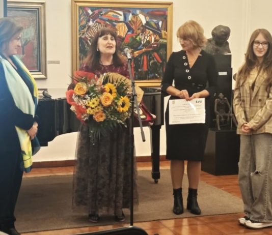 РЪКОВОДИТЕЛЯТ НА АРТ ШКОЛА „КОЛОРИТ“ МАЙЯ АНАНИЕВА Е ТАЗГОДИШНИЯТ НОСИТЕЛ НА НАГРАДАТА ПО ХУМАНИТАРИСТИКА ЗА 2025 ГОДИНА В ПЛЕВЕН