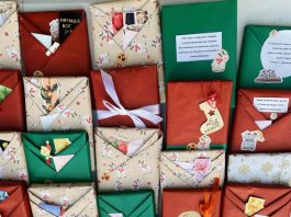 Благотворителен щанд „Книгите на България“ в Коледното градче