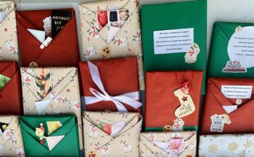 Благотворителен щанд „Книгите на България“ в Коледното градче